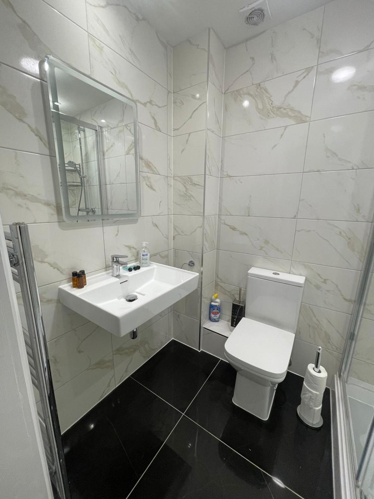 Acacia Hostal *