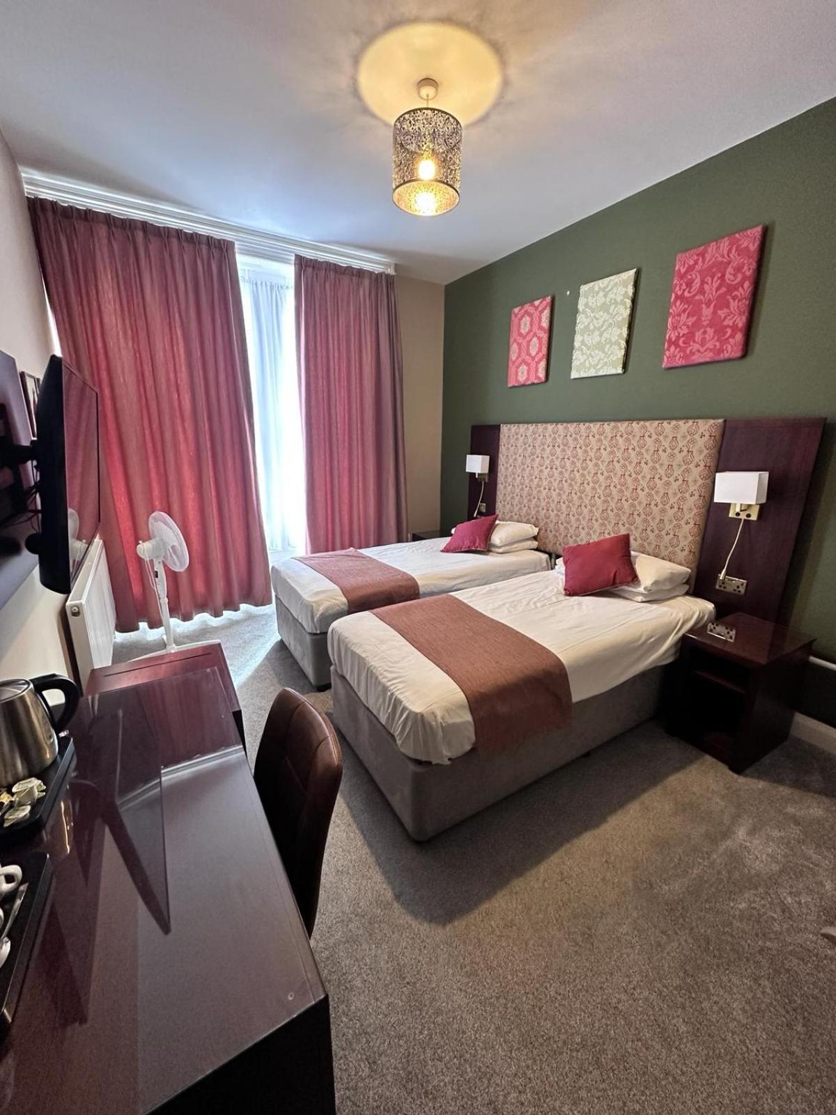 Hostal Acacia *